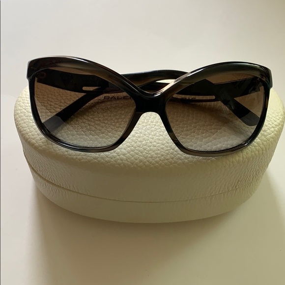 Sunglasses - Picture 1 of 3